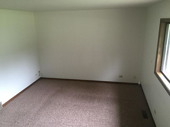 5th image of 726 Pleasant Dr