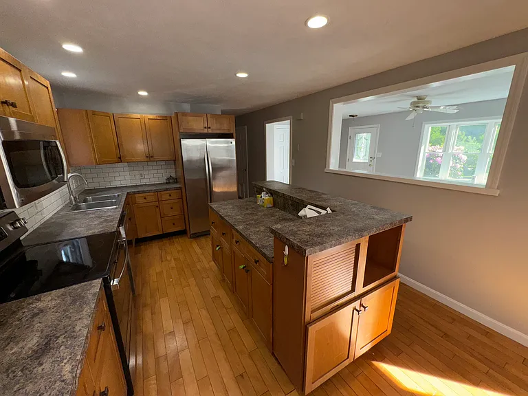 54 Goddard Memorial Dr — Photo 2