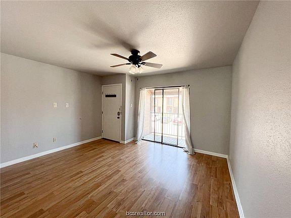 4th image of 904 University Dr E #88