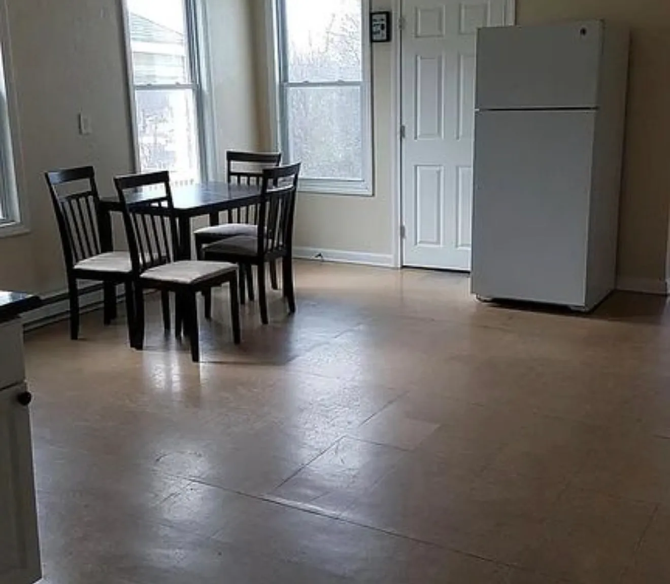 3 bed, 1060 sqft, $2,000 — Photo 2