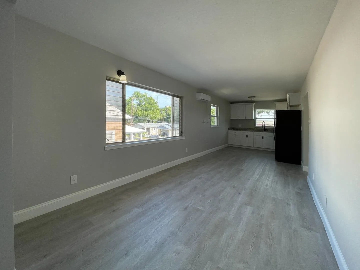 2704 E Columbus Dr. — Photo 3