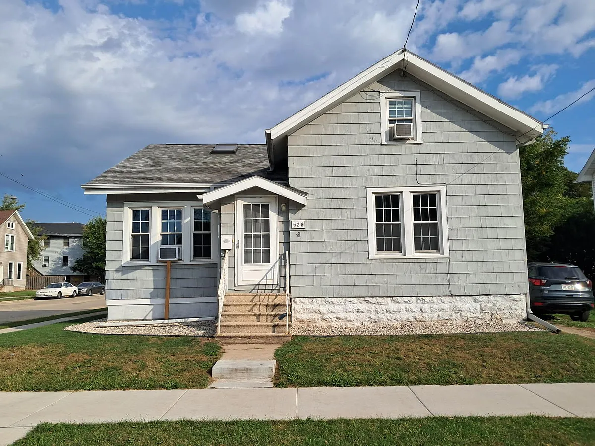 Building Photo - 526 W Lincoln Ave