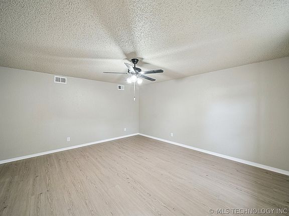 4th image of 610 S Birch Ave