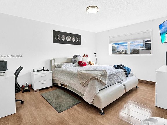 5th image of 7620 Carlyle Ave APT 401