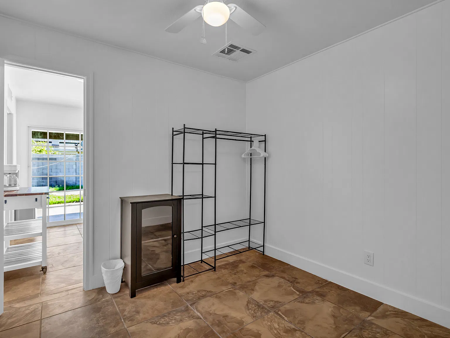 5 bed, $735 — Photo 2