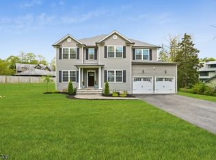 11 Lindstrom Rd, Morris Plains, NJ 07950