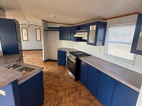 2nd image of 952 Oasis Dr #E