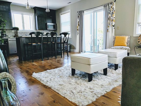 Living / Kitchen Area