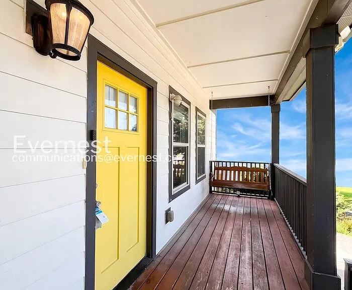 2115 Burns St — Photo 3