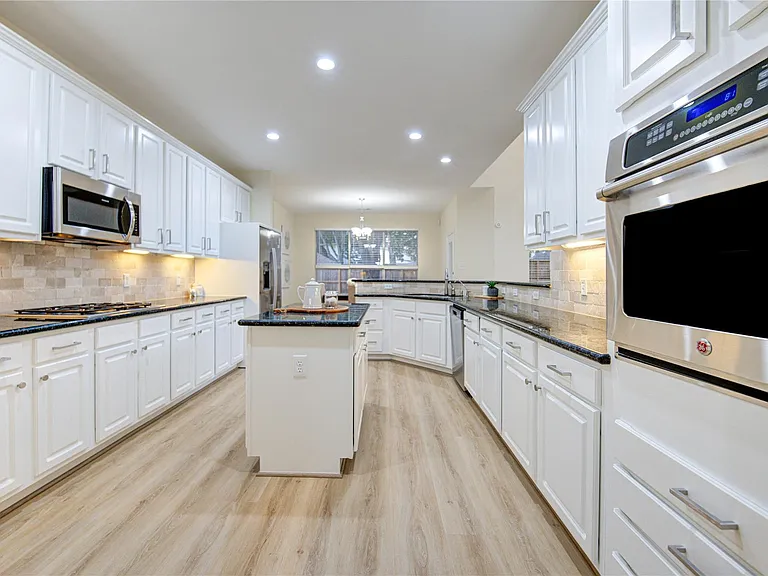 2327 Centerbrook Ln — Photo 11