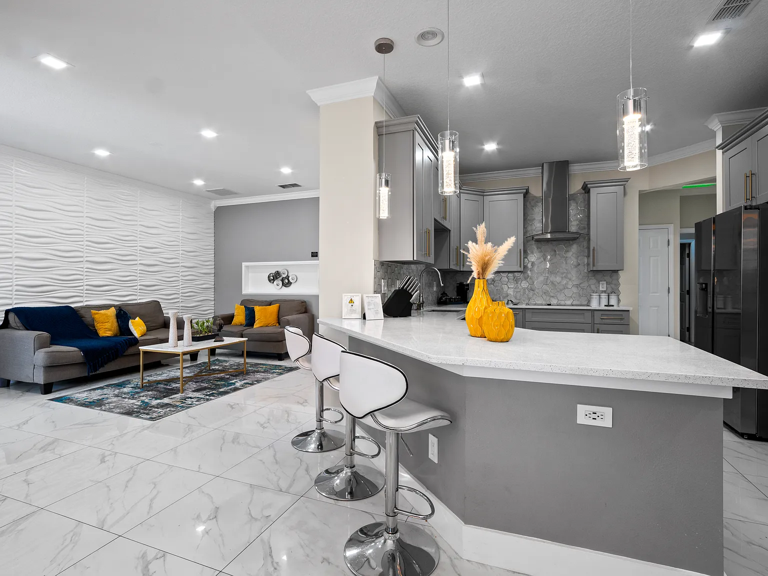 4 bed, $5,550 — Photo 4