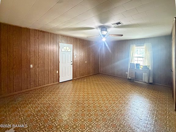 5th image of 121 W Walnut St