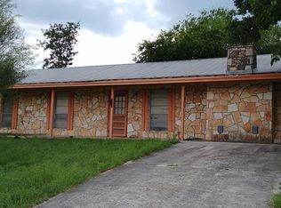 156 Oak Ridge Dr, Center Point, TX 78010