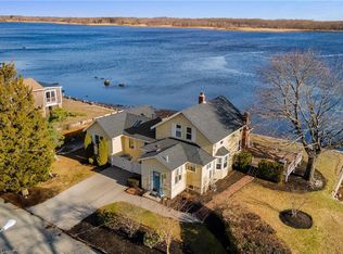 2 Palmer St, Barrington, RI 02806