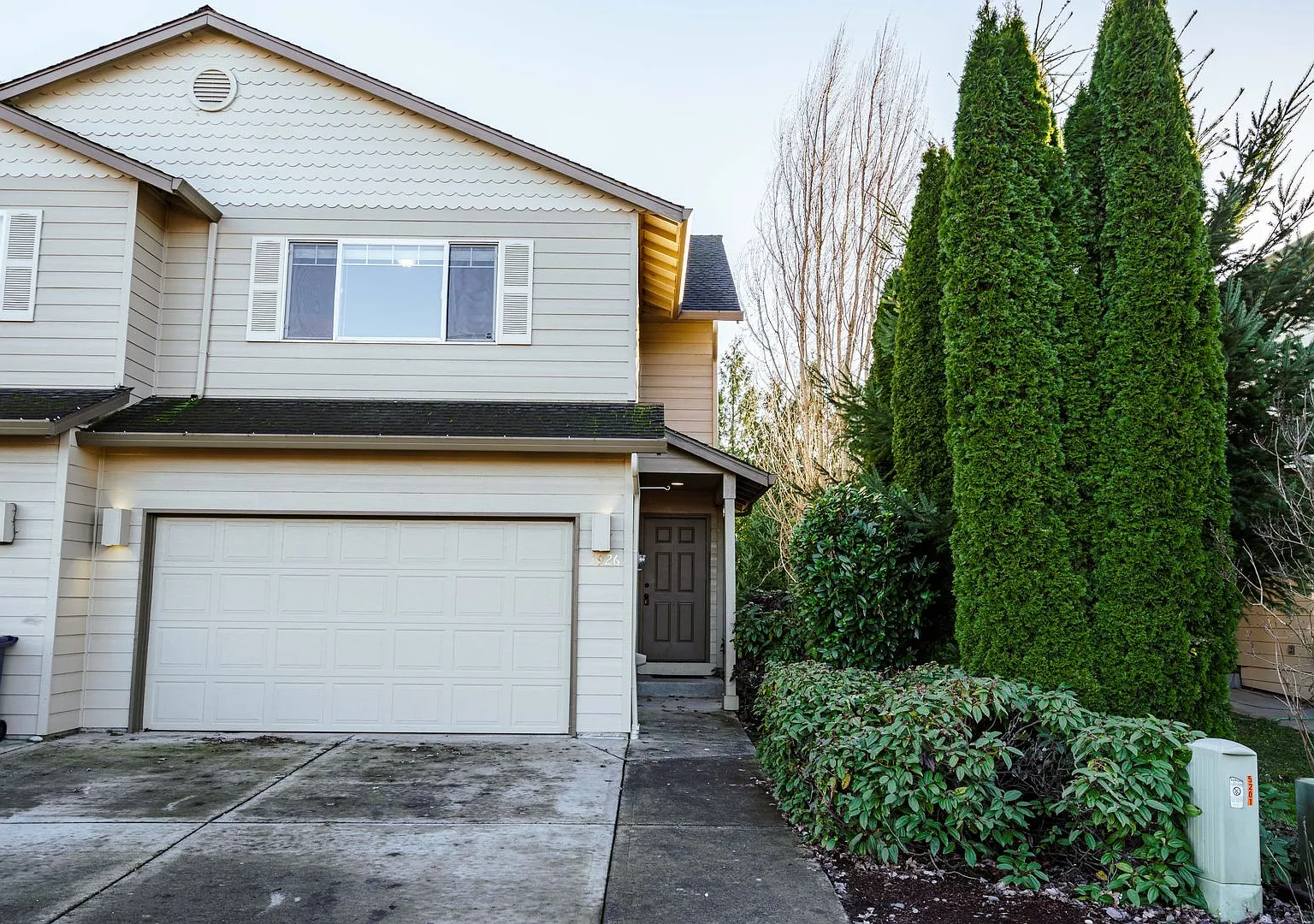 3 Bedroom 2.5 Bath Duplex -Quick Easy Access to SR 14 — Photo 1