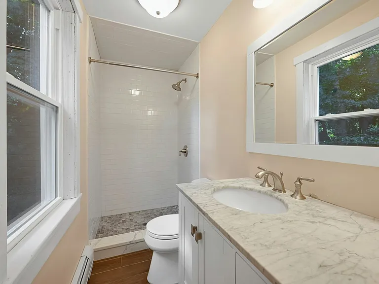 288 S Van Dien Ave #D — Photo 9