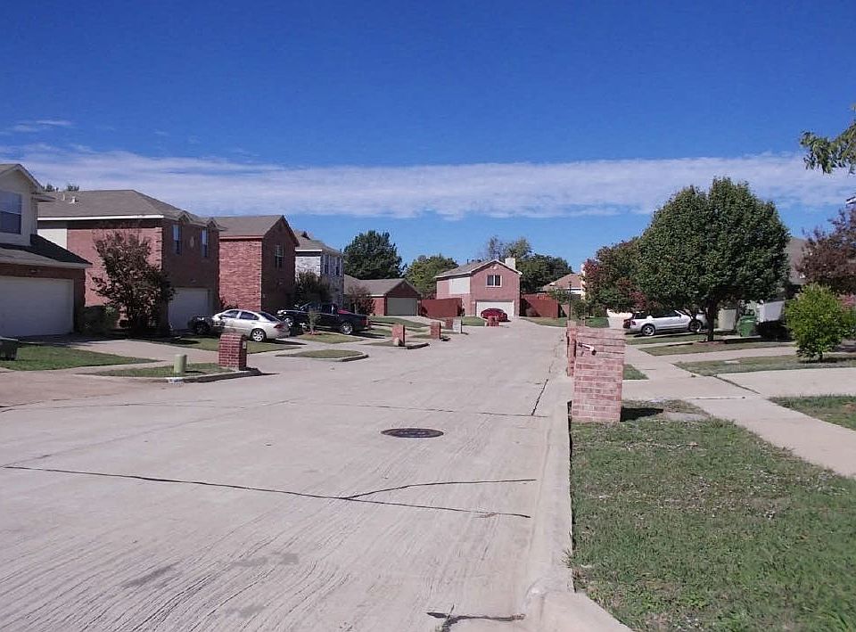 2nd image of 1304 Deville Cir