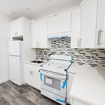 2nd image of 309 E 60th St #2F