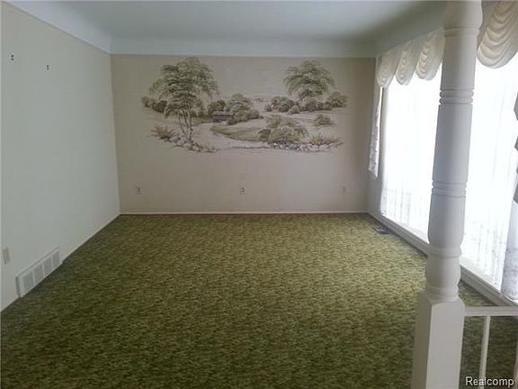 3rd image of 2085 Vernon Ct