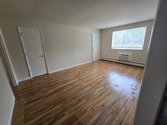 4th image of 3208 Ellwood Ave APT B