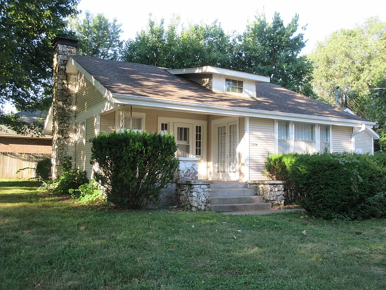 2336 E Cherry St — Photo 3