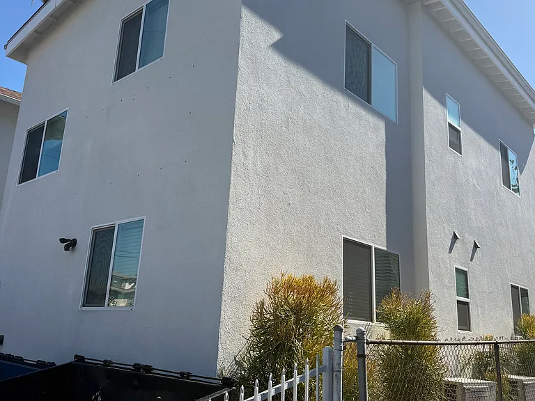 3004 Shrine Pl S — Photo 2