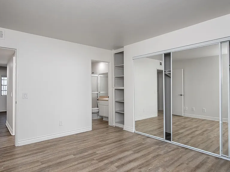 620 West Wilson — Photo 15