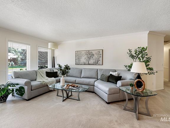 5th image of 3237 Woodridge Dr