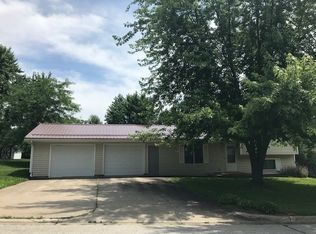 804 11th St, Kalona, IA 52247