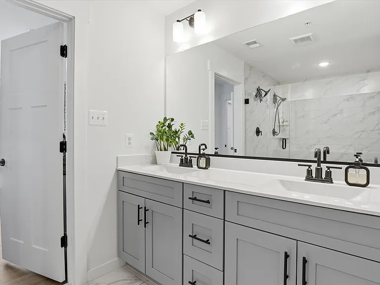 15717 Tierra Dr — Photo 23