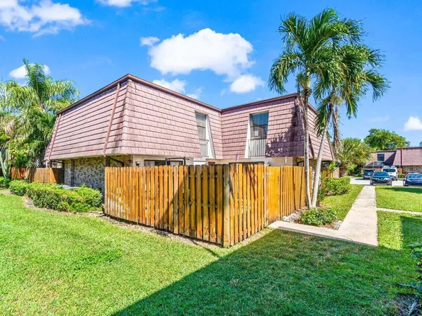 7529 E Courtyard Run E, Boca Raton, FL 33433