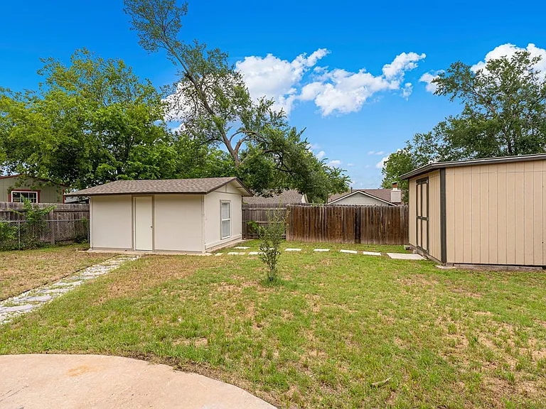 1204 Spearson Ln — Photo 21