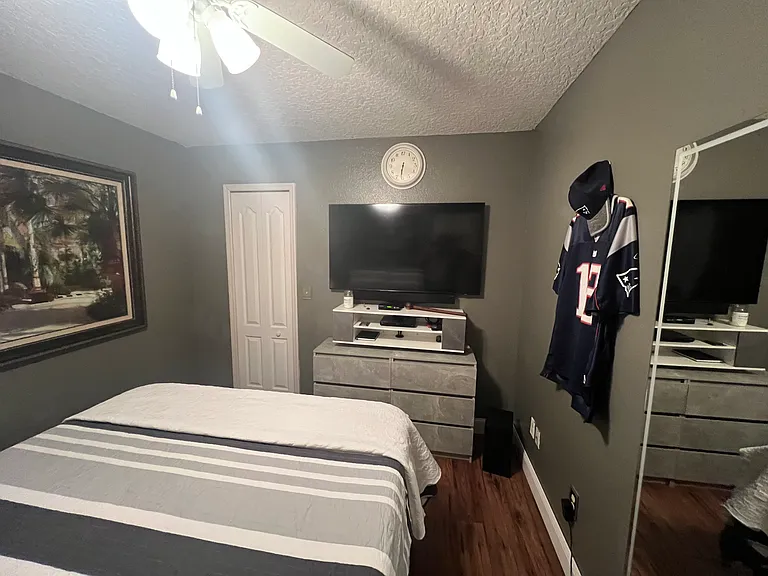 5910 Logan Ave — Photo 8
