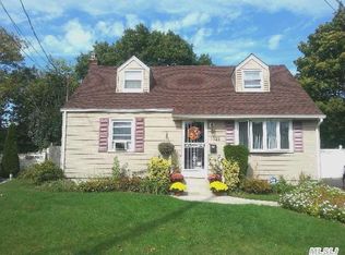 1023 Rochelle Ct, Uniondale, NY 11553