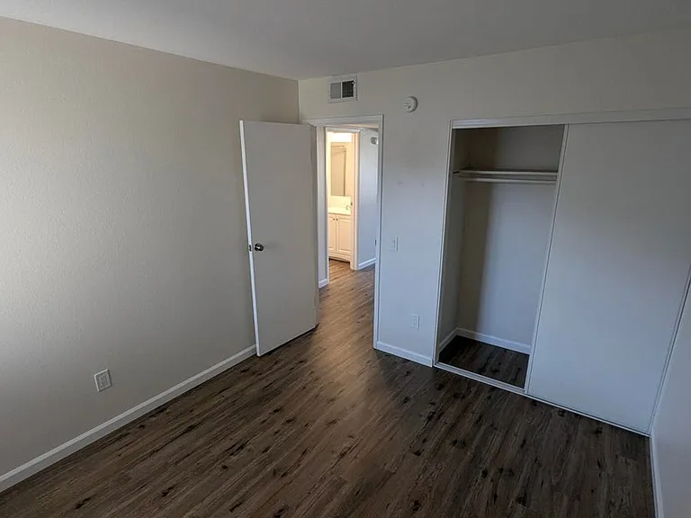 2260 N Indian Canyon Dr #B — Photo 16