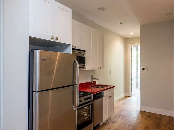 5th image of 1347 Hancock St #1L