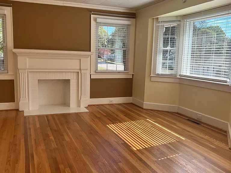 407 Janie St — Photo 2