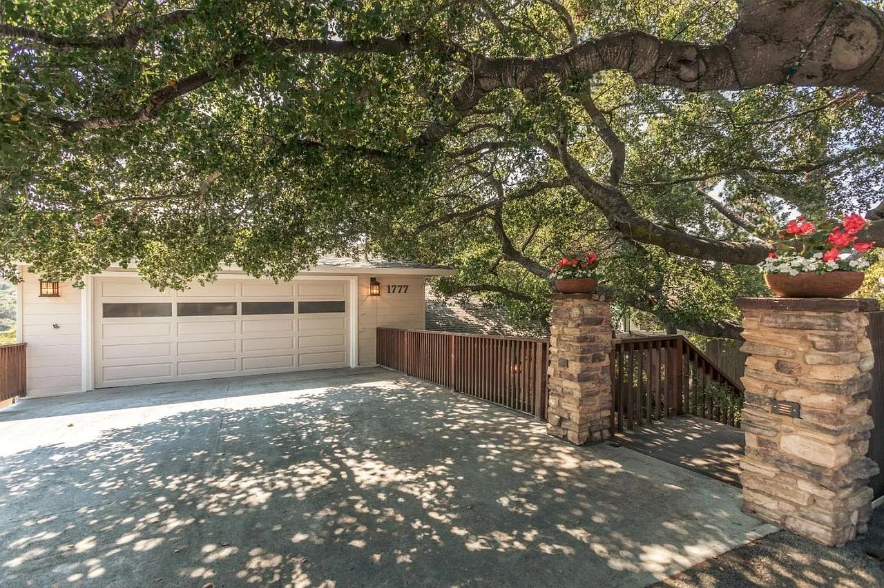 1777 Valley View Ave photo 1