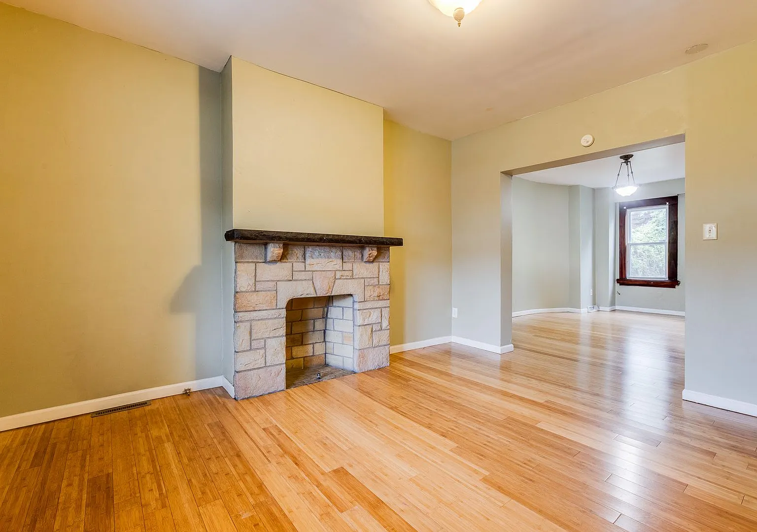 Available Now - Traditional 4+ Bedroom Home Located In Mt. Washington! Ask How You Can Get Up To ... — Photo 2