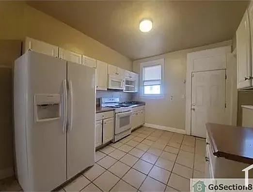 3116 Baker St — Photo 2