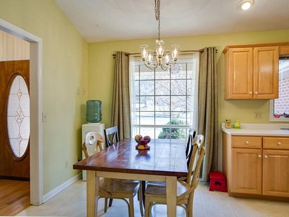 5th image of 2886 Pin Oak Dr