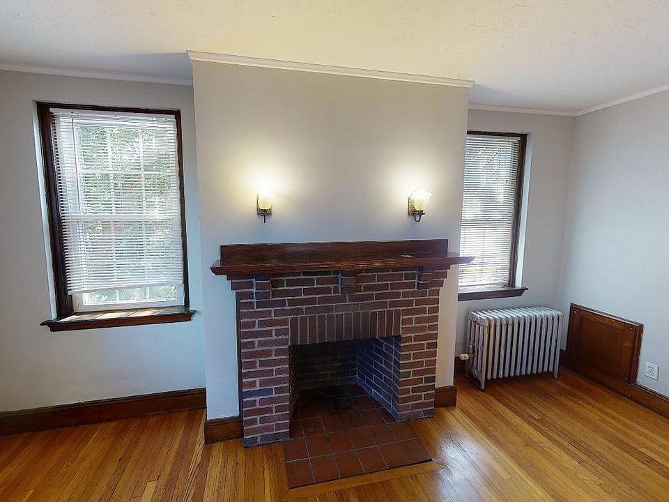 1st image of 119 College Ave S #34