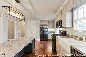 4th image of 906 Walnut Dr