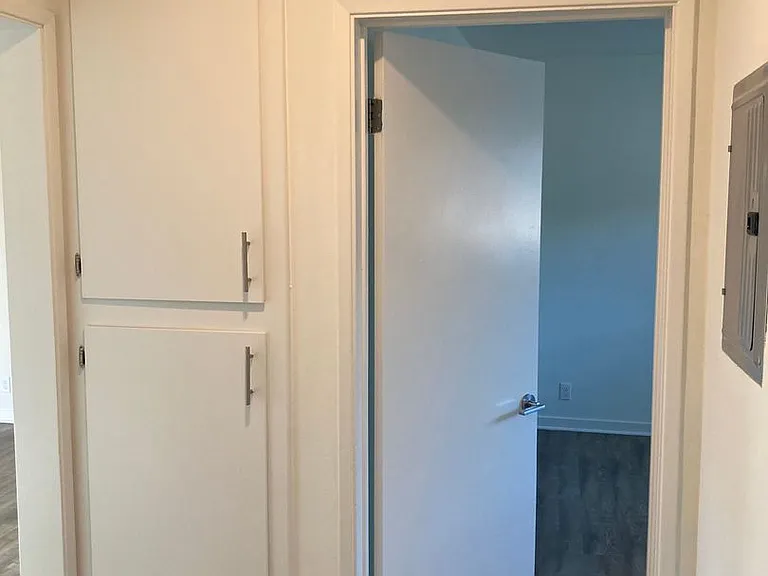 570 N Los Robles Ave — Photo 49