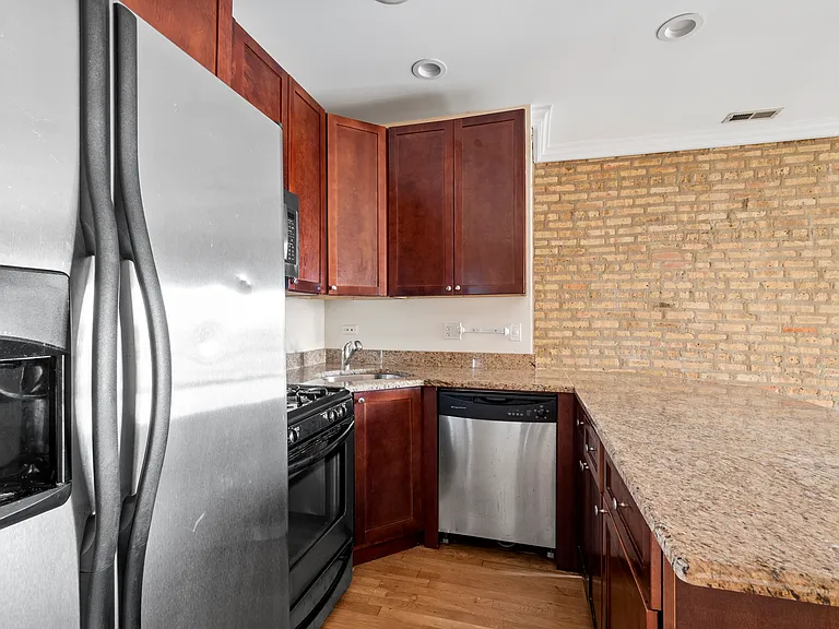 2820 W Arthur Ave #3 — Photo 9
