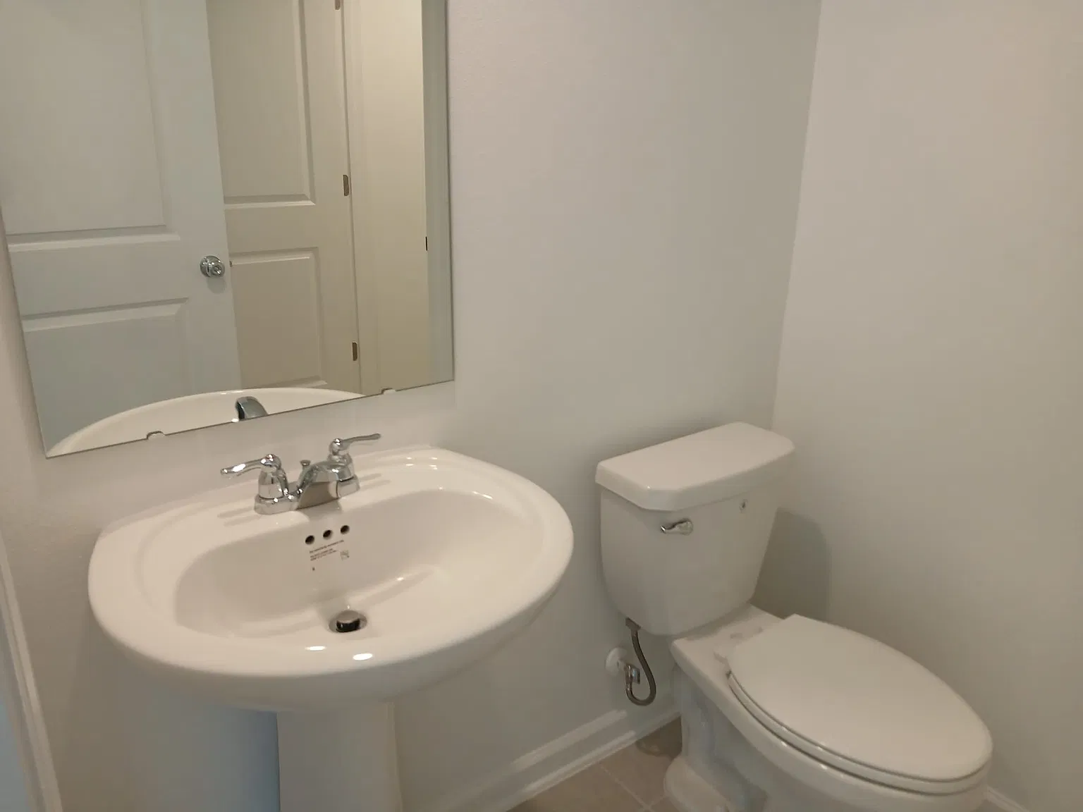 3 bed, 2.5 bath, 1834 sqft, $1,950 — Photo 3