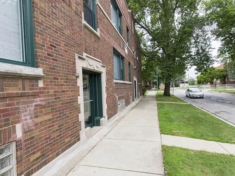 7201 S Calumet — Photo 8