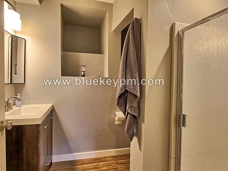 225 S Hamilton St #B — Photo 7