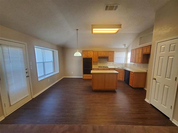 5th image of 1526 Chapman Dr