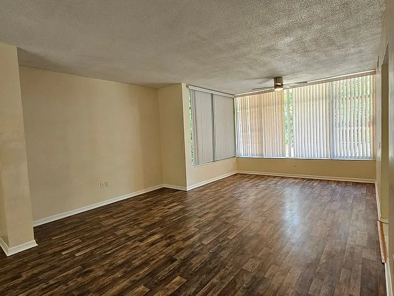 2818 SW 2nd Ave — Photo 20